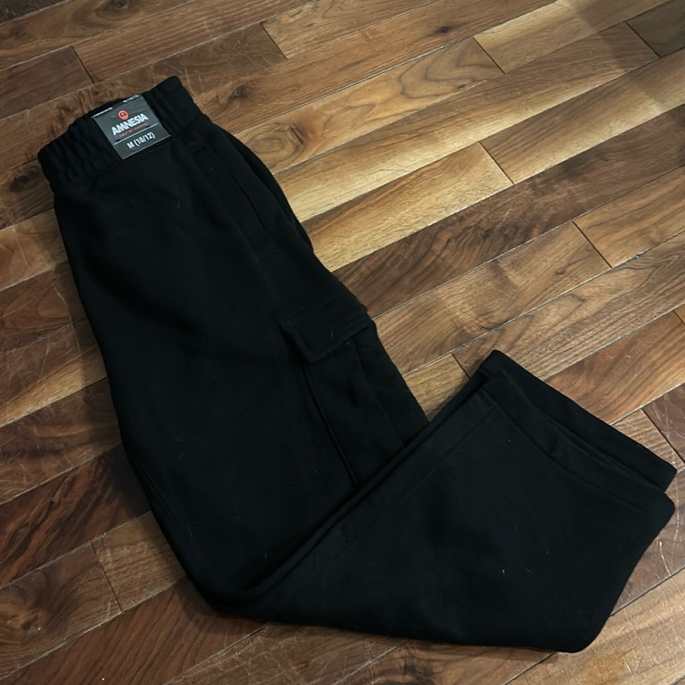 Size m youth cargo joggers. !